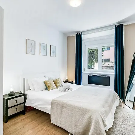 Charming Iii Apartment *